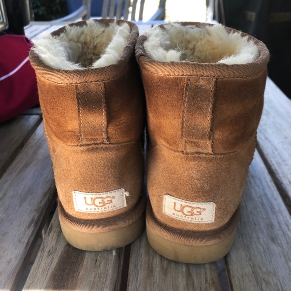 UGG Chestnut Mini II Boots with Mandala Pattern - Picture 2 of 4